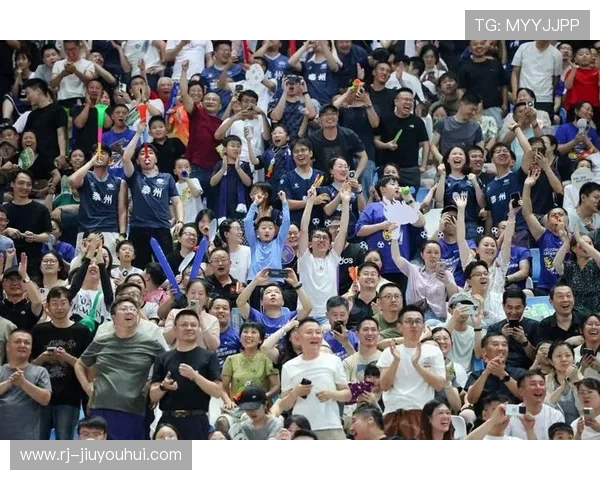 足球联盟全新赛季火热开战 球迷齐聚见证激烈对决与精彩时刻